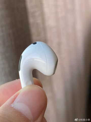 Кривая сборка и излишки клея: первые покупатели разочарованы AirPods 3